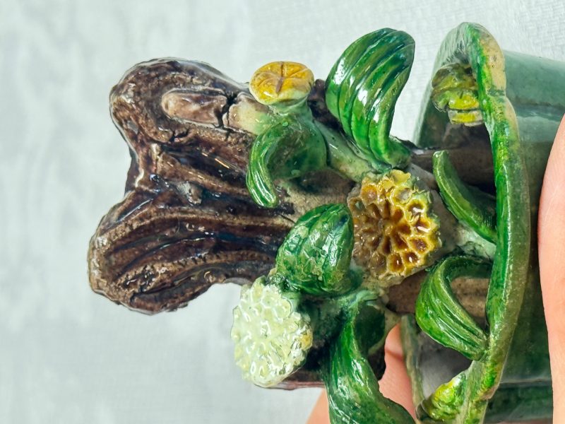 Three Chinese famille verte sancai biscuit 'Jardinière' incense stick holders - 图29