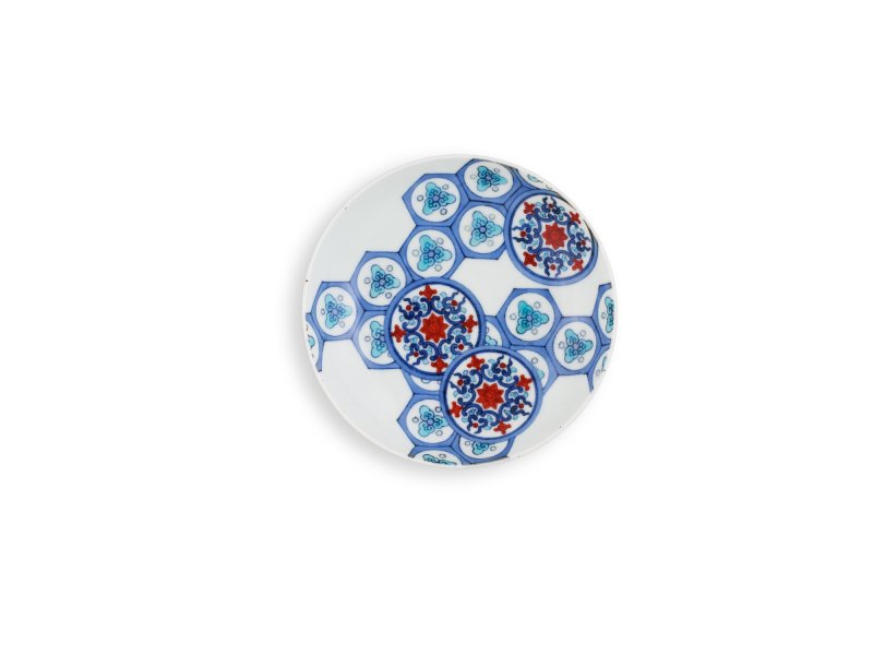 A porcelain dish, Nabeshima ware, Hizen, Edo period, late 17th – early 18th century | 色絵亀甲丸文皿　肥前　鍋島藩窯　江戸時代中期　17世紀後半～18世紀前半