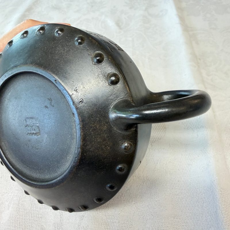 A Chinese inscribed Yixing stoneware teapot with a buffalo finial - 图19