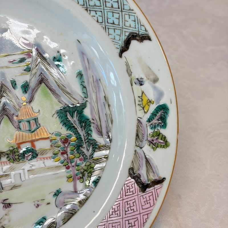 A collection of 13 Chinese famille rose 'Landscape' plates and dishes - 图79
