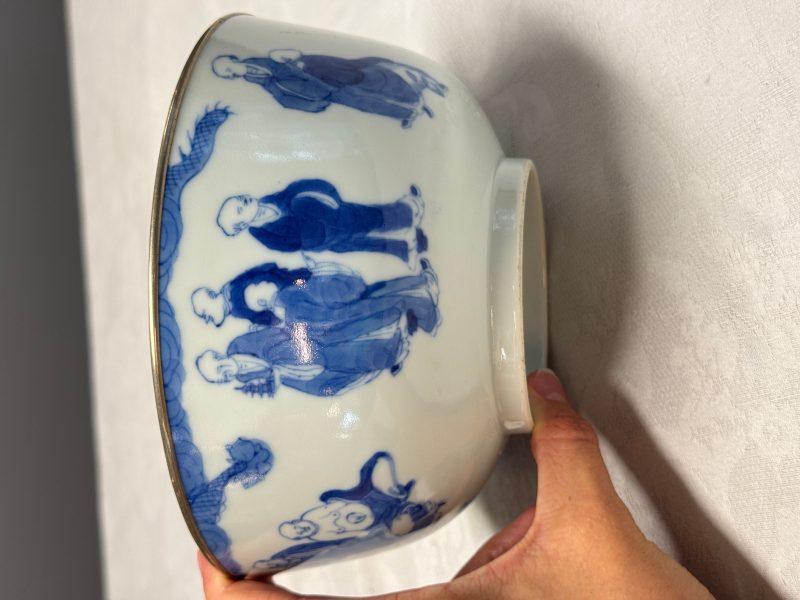 A Chinese blue and white 'Bleu de Hue' bowl with eighteen luohan - 图13