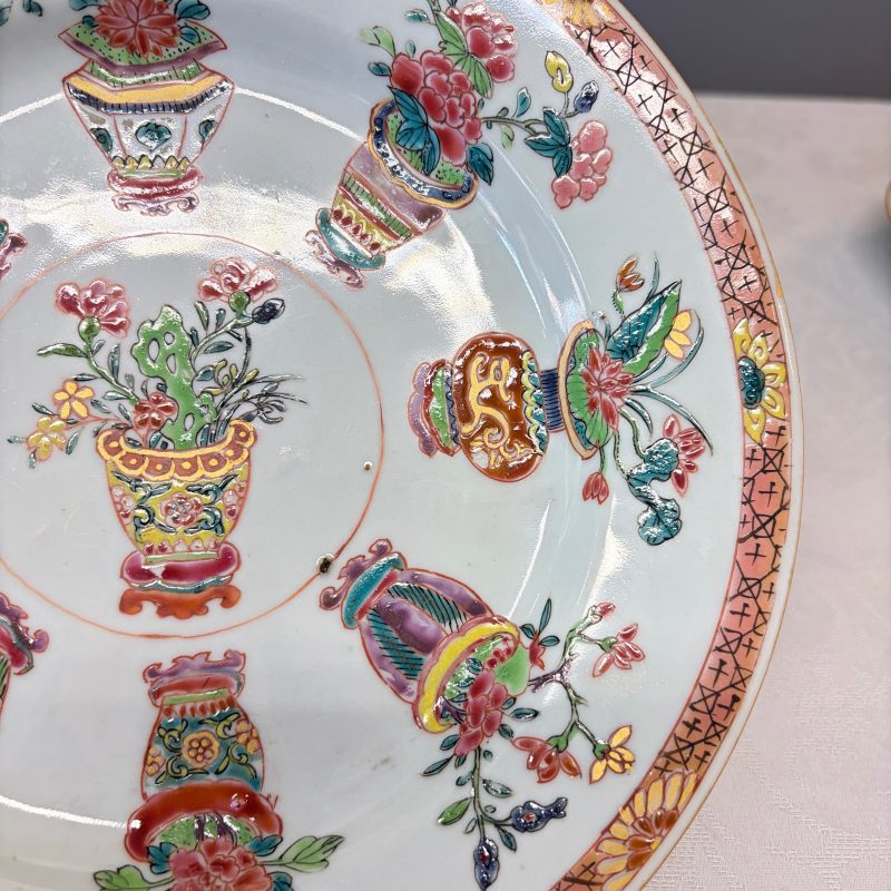 Two Chinese famille rose plates and a pair of Dutch-decorated plates - 图16