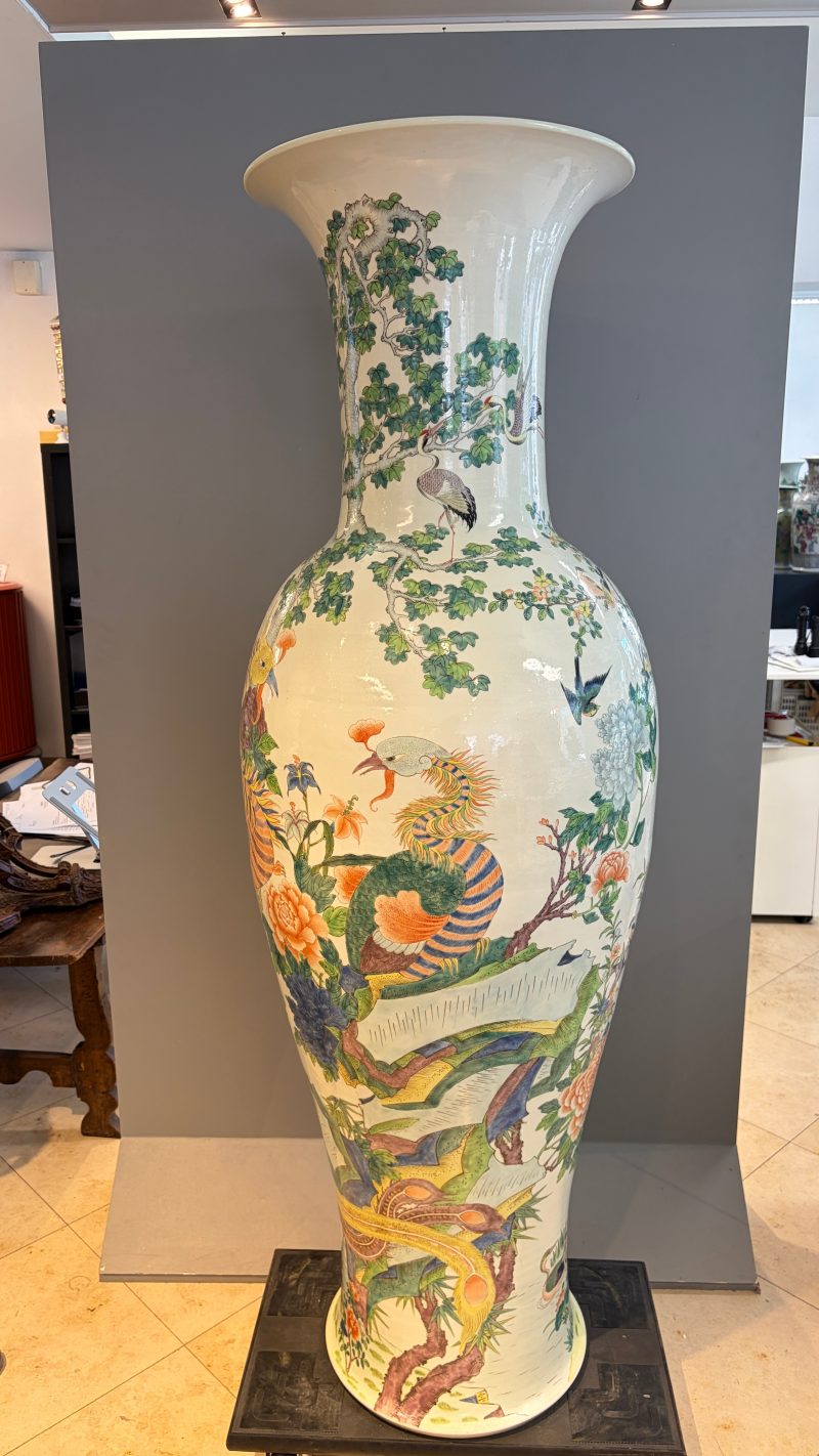 A massive pair of Chinese famille verte 'Phoenixes and Birds' vases - 图32