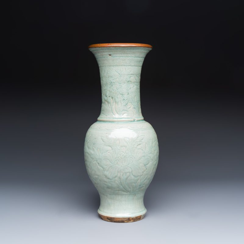 A Chinese Longquan celadon-glazed incised 'Peony' yenyen vase - 图2