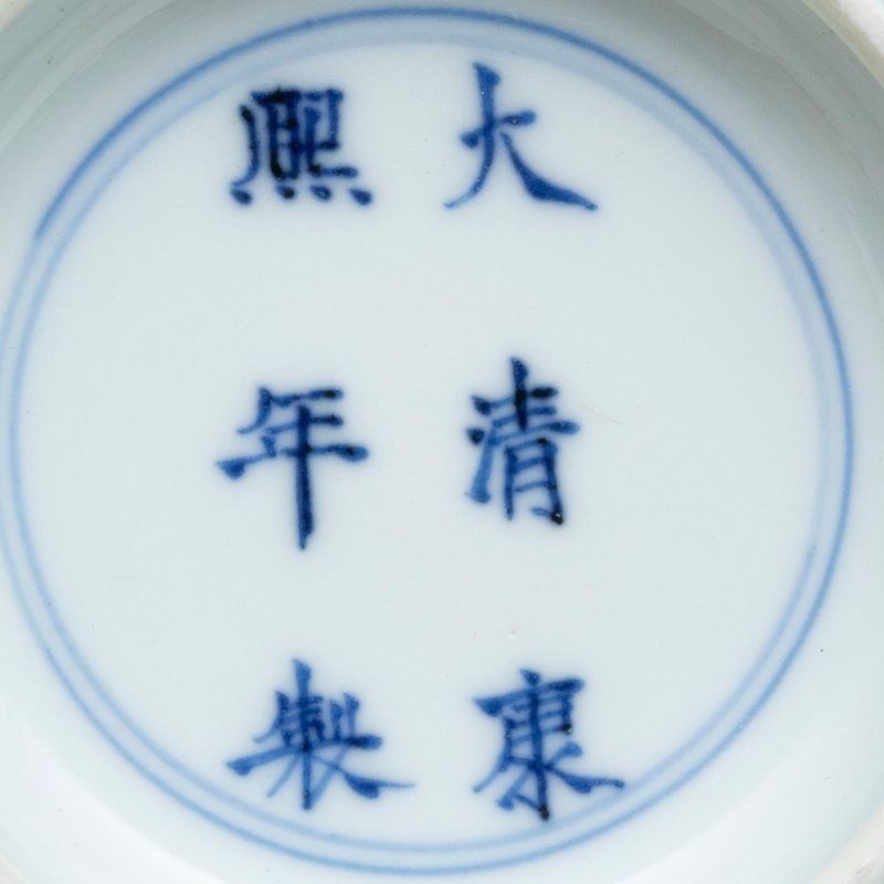 A pair of blue and white 'lotus scroll' bowls, Kangxi mark and of the period (1662-1722) - 图11