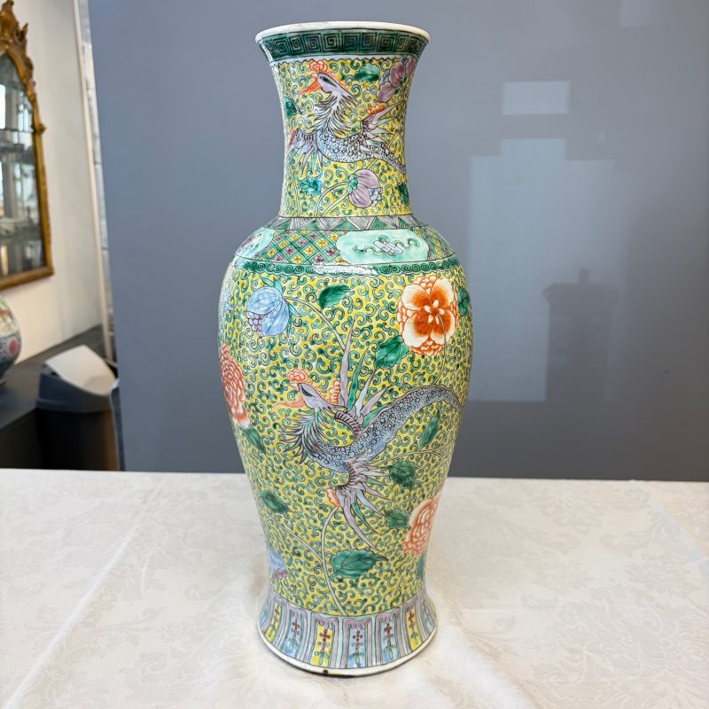 A pair of Chinese famille verte 'Phoenixes among Peonies' vases - 图13