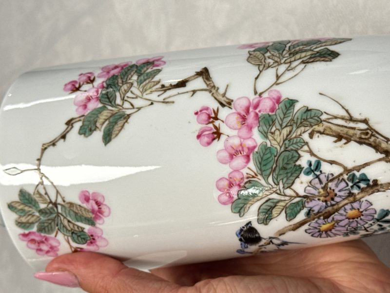 Three Chinese polychrome semi-eggshell vases - 图13