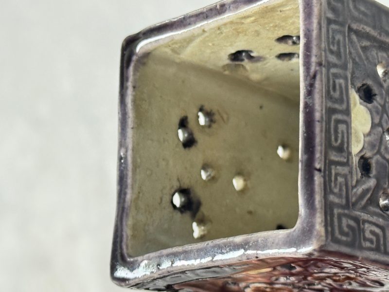 A pair of Chinese aubergine-glazed openworked square brush pots on later wooden stands - 图20