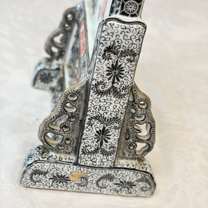 A fine Chinese gilt-grisaille and famille rose table screen - 图22