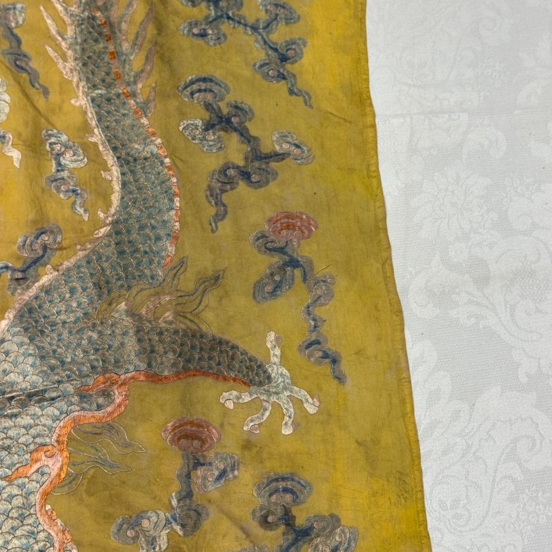 A pair of Chinese yellow-ground embroidered 'Dragons' and 'Phoenixes' panels - 图76