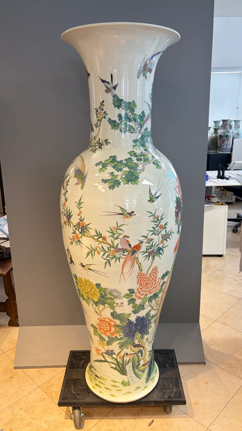 A massive pair of Chinese famille verte 'Phoenixes and Birds' vases - 图34