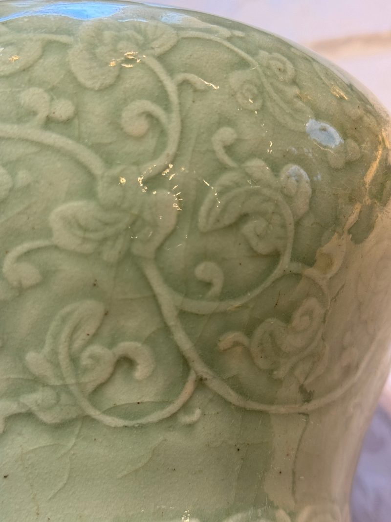 A Chinese celadon-glazed 'Flower Scroll' jar - 图17