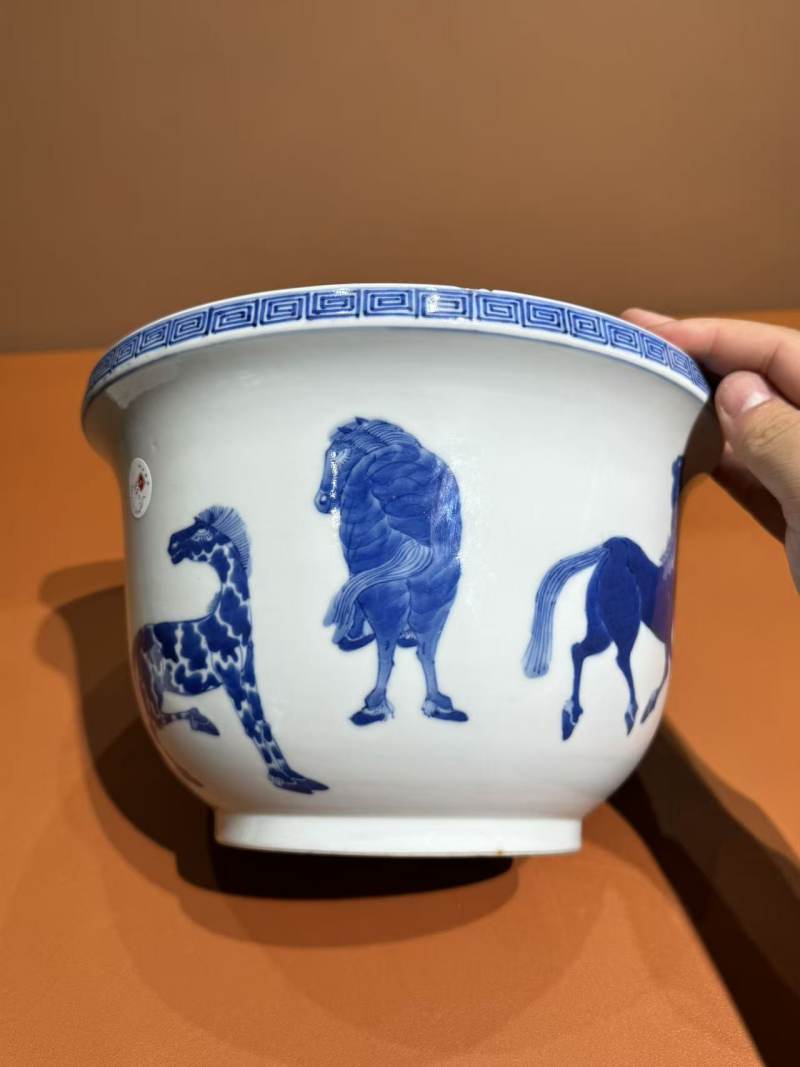 清晚期 青花骏马图花盆 - 图8