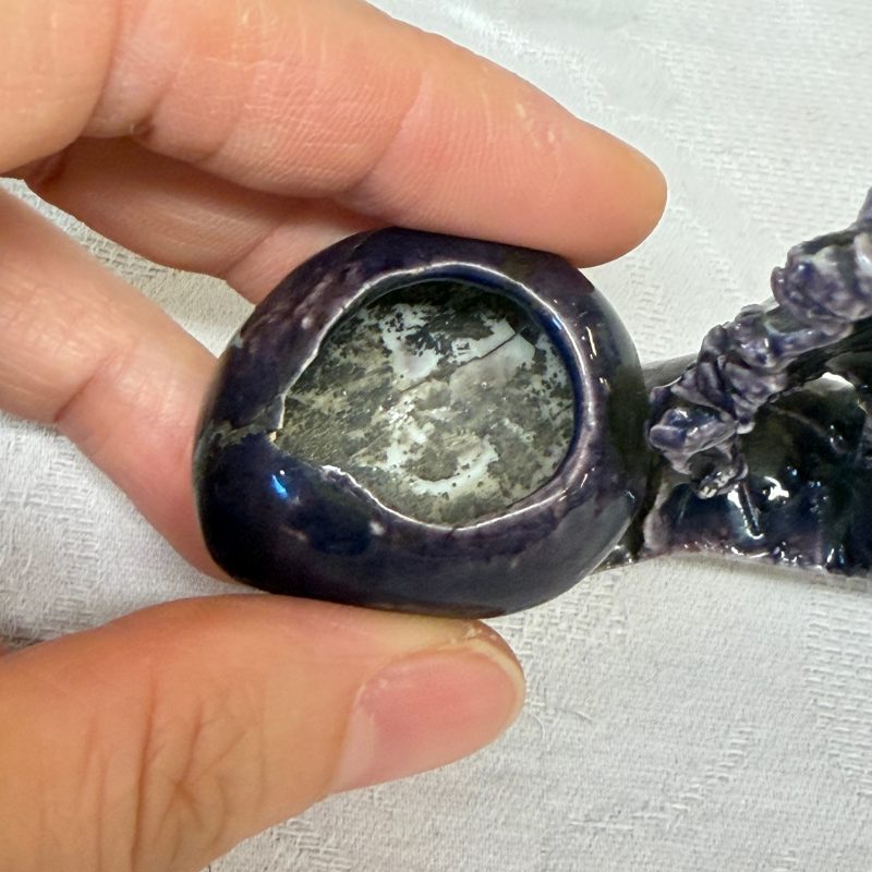 A Chinese aubergine-glazed brush rest and a famille verte sancai biscuit group - 图29