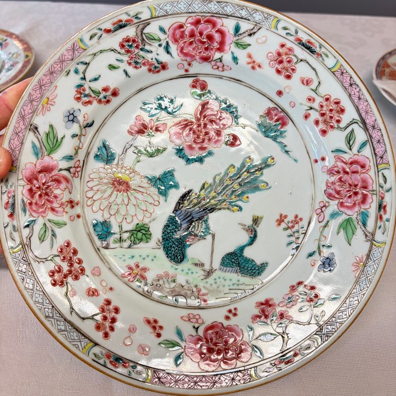 Two Chinese famille rose plates and a pair of Dutch-decorated plates - 图18