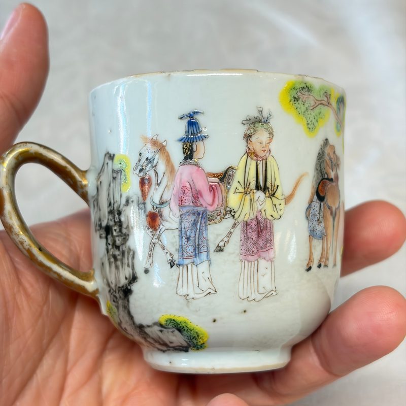 A fine Chinese famille rose cup and saucer with narrative design - 图24