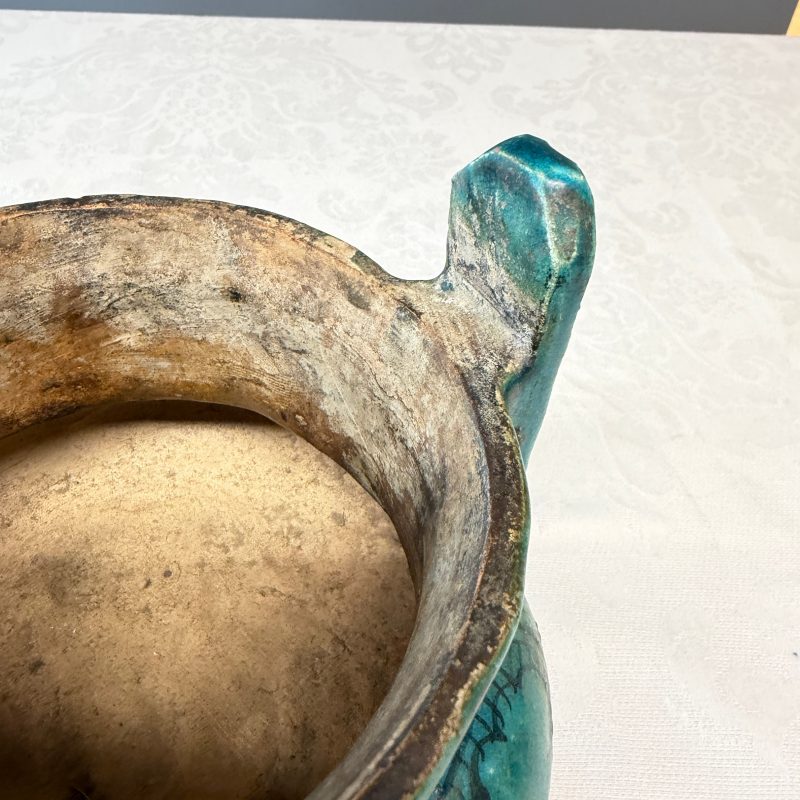 A Chinese peacock-blue-glazed tripod incense burner with wooden cover - 图17