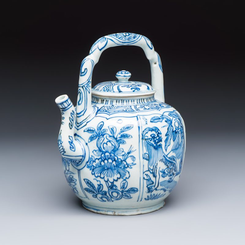 A Chinese blue and white 'Buddhist Lion' wine pot and cover