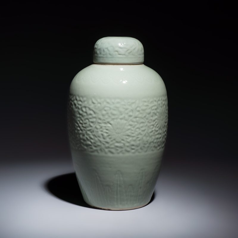 A Chinese celadon-glazed covered vase with floral relief design - 图3