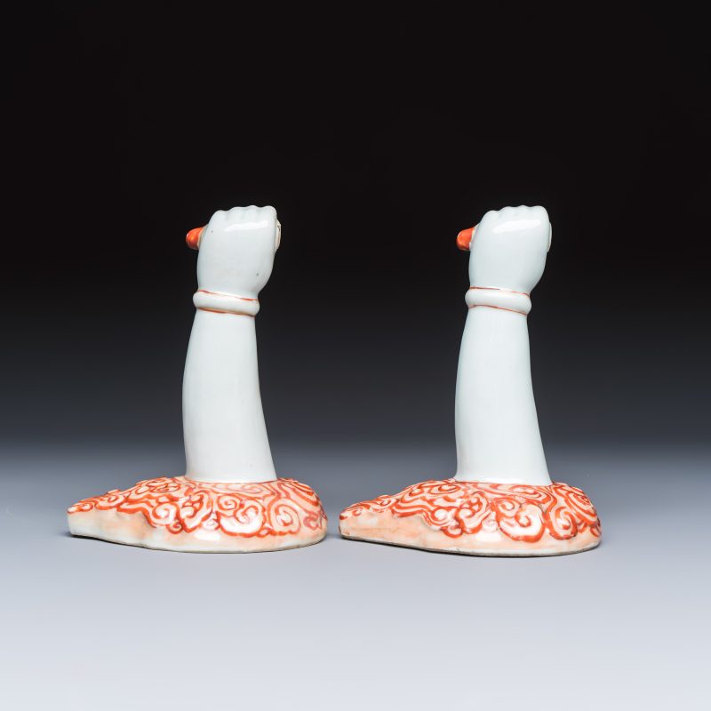 A pair of Chinese iron-red and gilt-decorated wall sconces in the shape of an arm - 图5