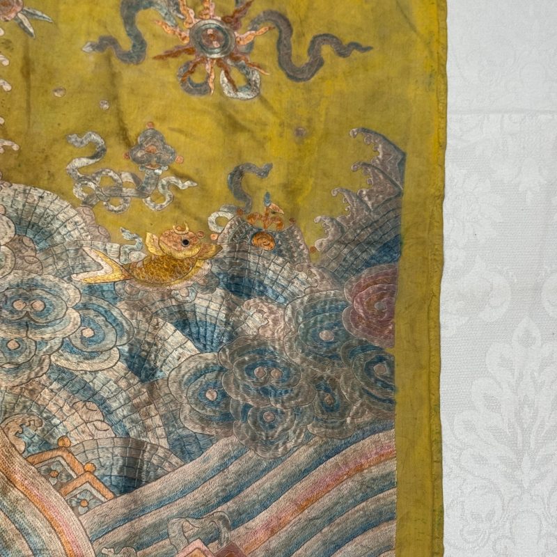 A pair of Chinese yellow-ground embroidered 'Dragons' and 'Phoenixes' panels - 图78