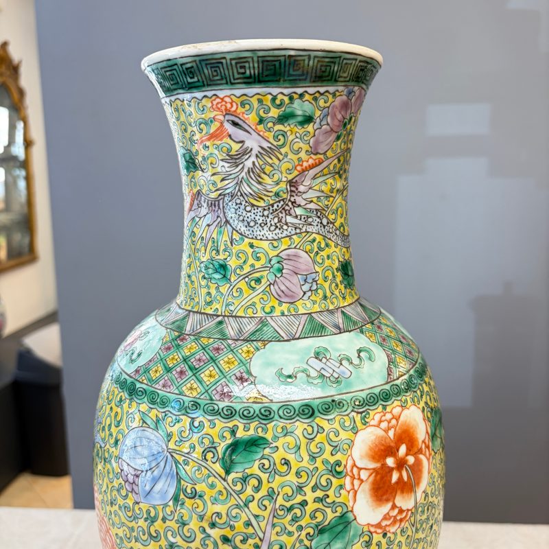 A pair of Chinese famille verte 'Phoenixes among Peonies' vases - 图14