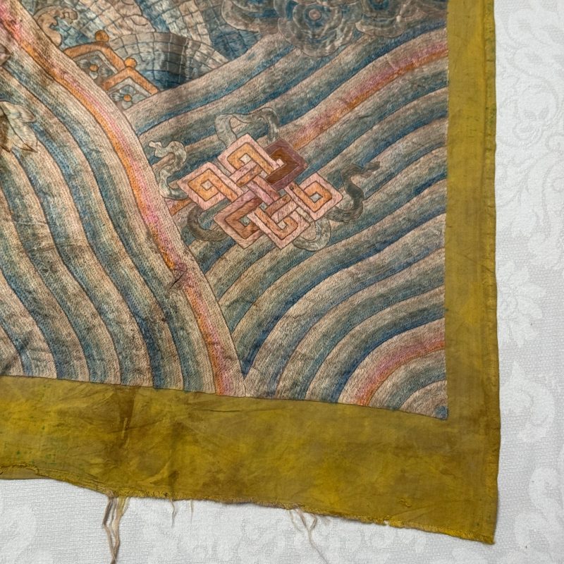 A pair of Chinese yellow-ground embroidered 'Dragons' and 'Phoenixes' panels - 图79