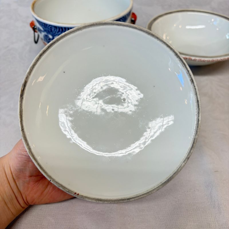 洪福齊天 | A pair of Chinese blue, white and iron-red 'Hong Fu Qi Tian 洪福齊天' warming bowls and covers - 图30