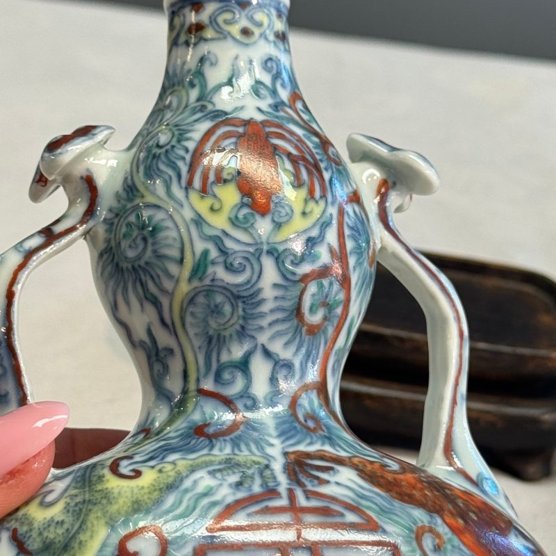 A Chinese doucai double-gourd vase with dragons and ruyi handles - 图19
