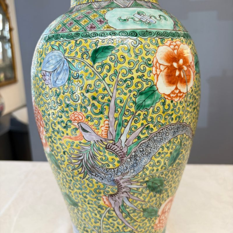 A pair of Chinese famille verte 'Phoenixes among Peonies' vases - 图15