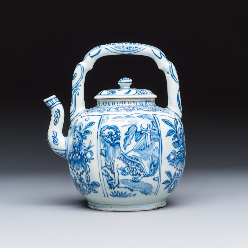 A Chinese blue and white 'Buddhist Lion' wine pot and cover - 图2