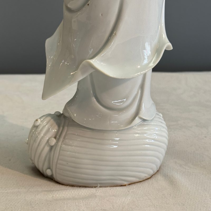 A Chinese Dehua blanc de Chine figure of Guanyin - 图22