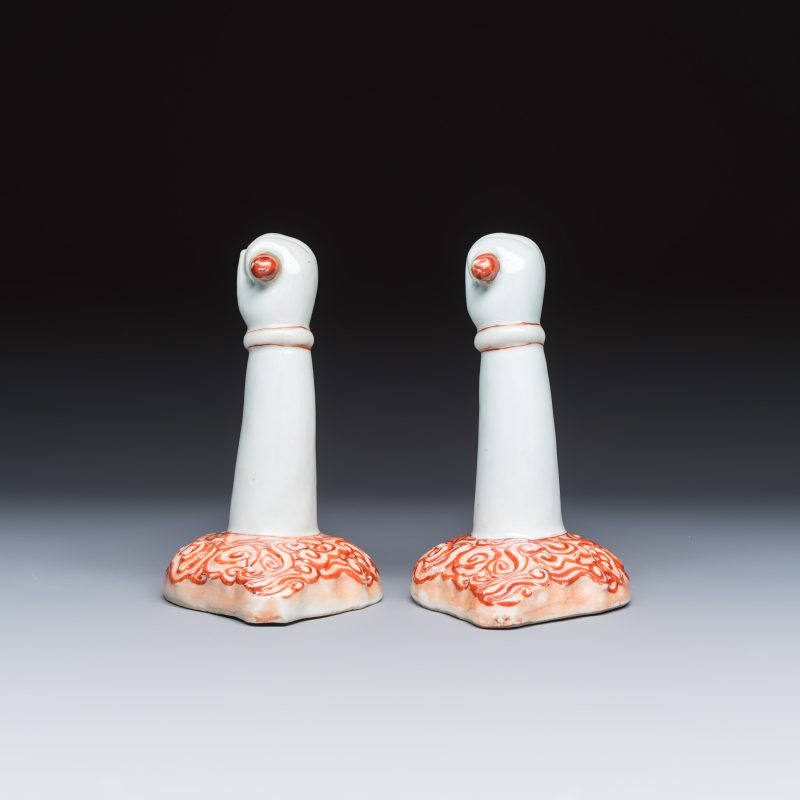A pair of Chinese iron-red and gilt-decorated wall sconces in the shape of an arm - 图4