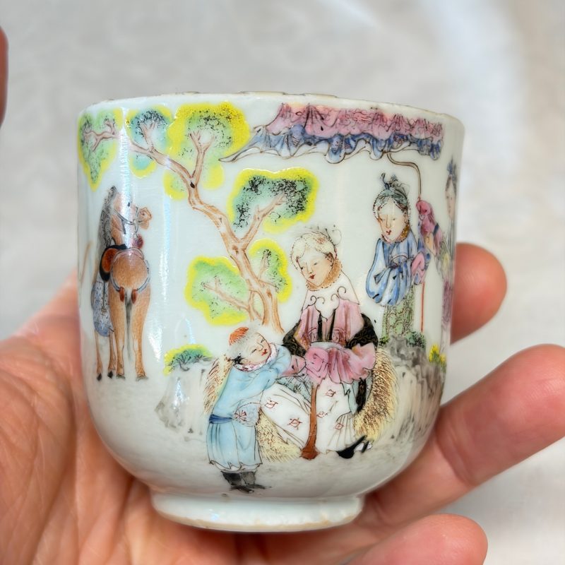 A fine Chinese famille rose cup and saucer with narrative design - 图25