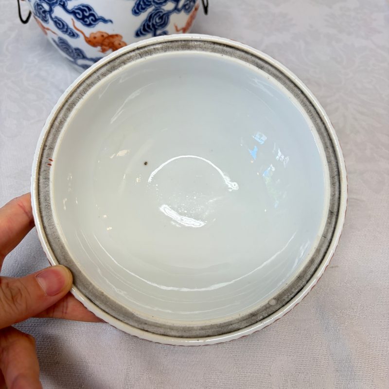 洪福齊天 | A pair of Chinese blue, white and iron-red 'Hong Fu Qi Tian 洪福齊天' warming bowls and covers - 图31