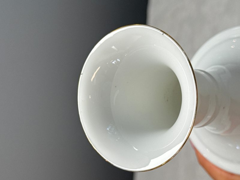 Three Chinese polychrome semi-eggshell vases - 图17