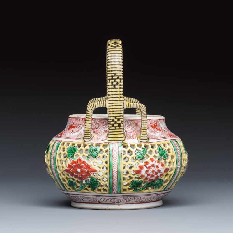 A rare Chinese verte biscuit reticulated basket - 图3