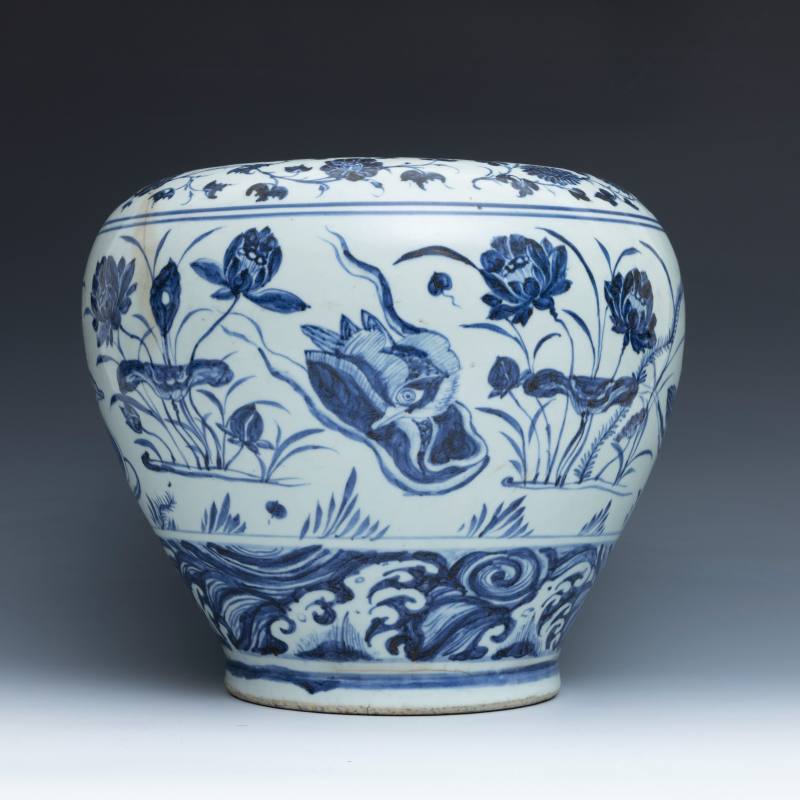 A rare blue and white 'mandarin ducks and lotus' jar, Guan - 图4
