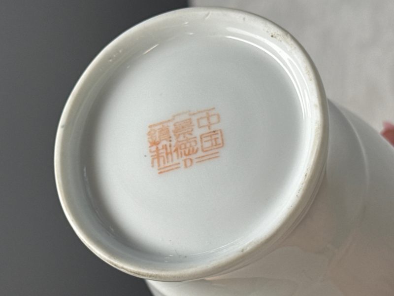 Three Chinese polychrome semi-eggshell vases - 图18