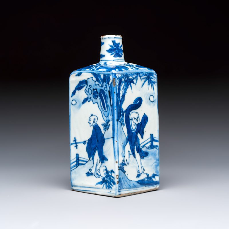 A Chinese blue and white 'Playing Boys' square flask - 图4