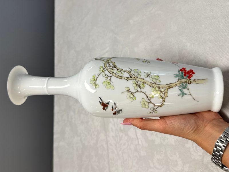 Three Chinese polychrome semi-eggshell vases - 图19