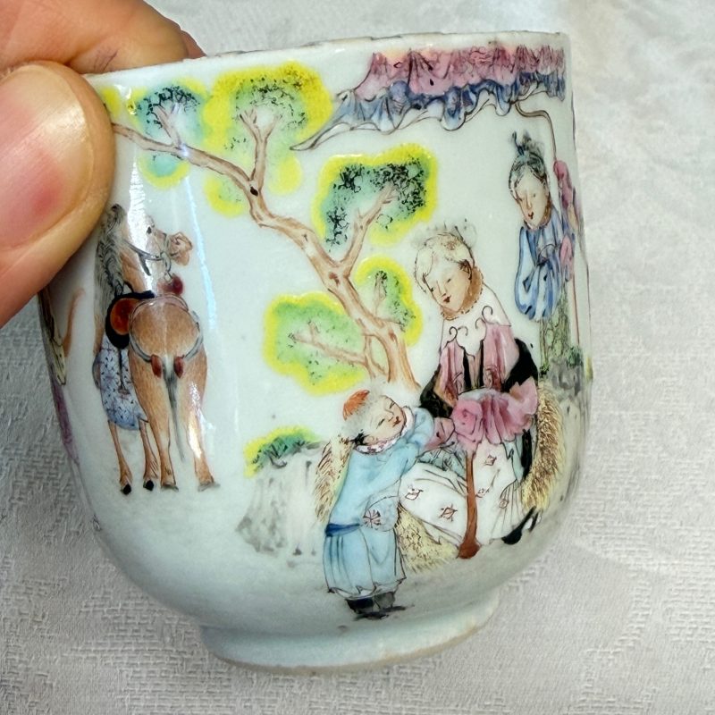 A fine Chinese famille rose cup and saucer with narrative design - 图29