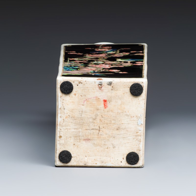 A Chinese famille noire square vase with birds among flowering branches - 图7