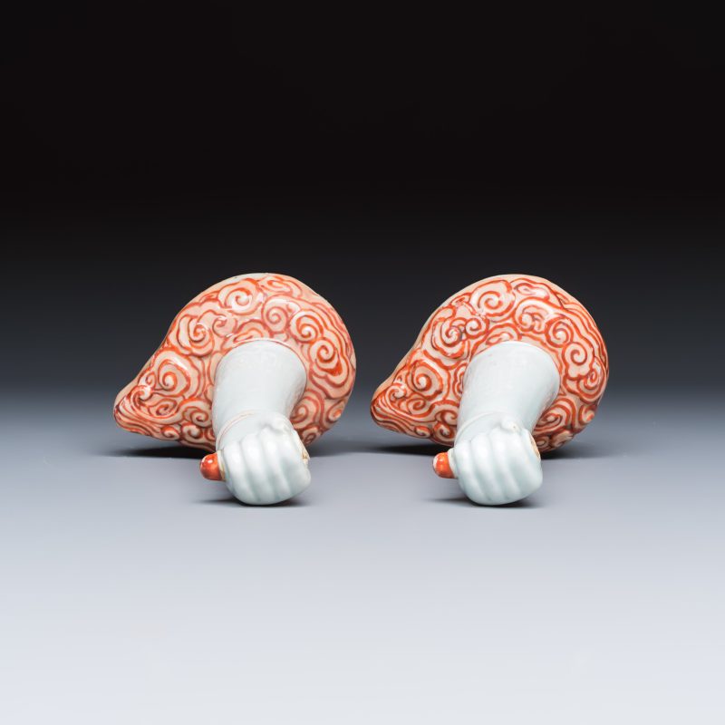 A pair of Chinese iron-red and gilt-decorated wall sconces in the shape of an arm - 图7