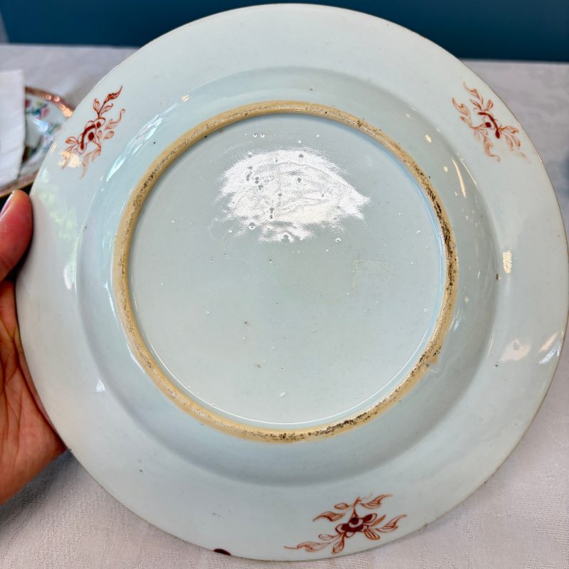 Two Chinese famille rose plates and a pair of Dutch-decorated plates - 图21