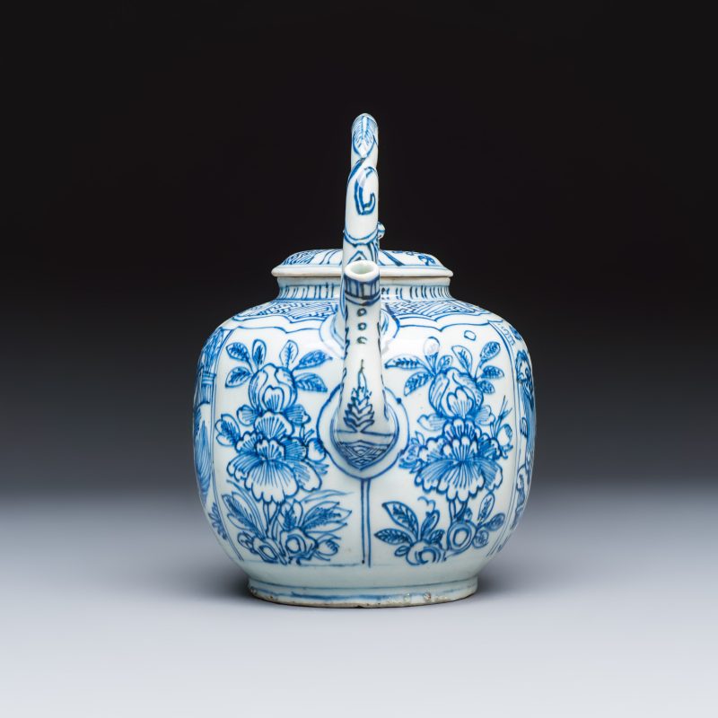 A Chinese blue and white 'Buddhist Lion' wine pot and cover - 图5