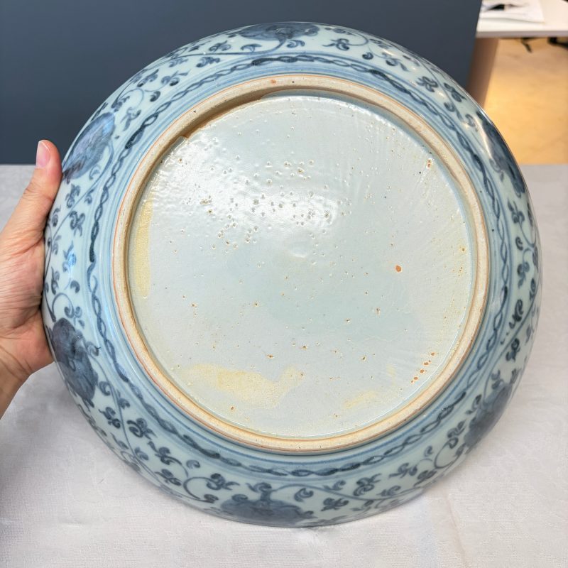 A Chinese blue and white dish with floral design - 图15
