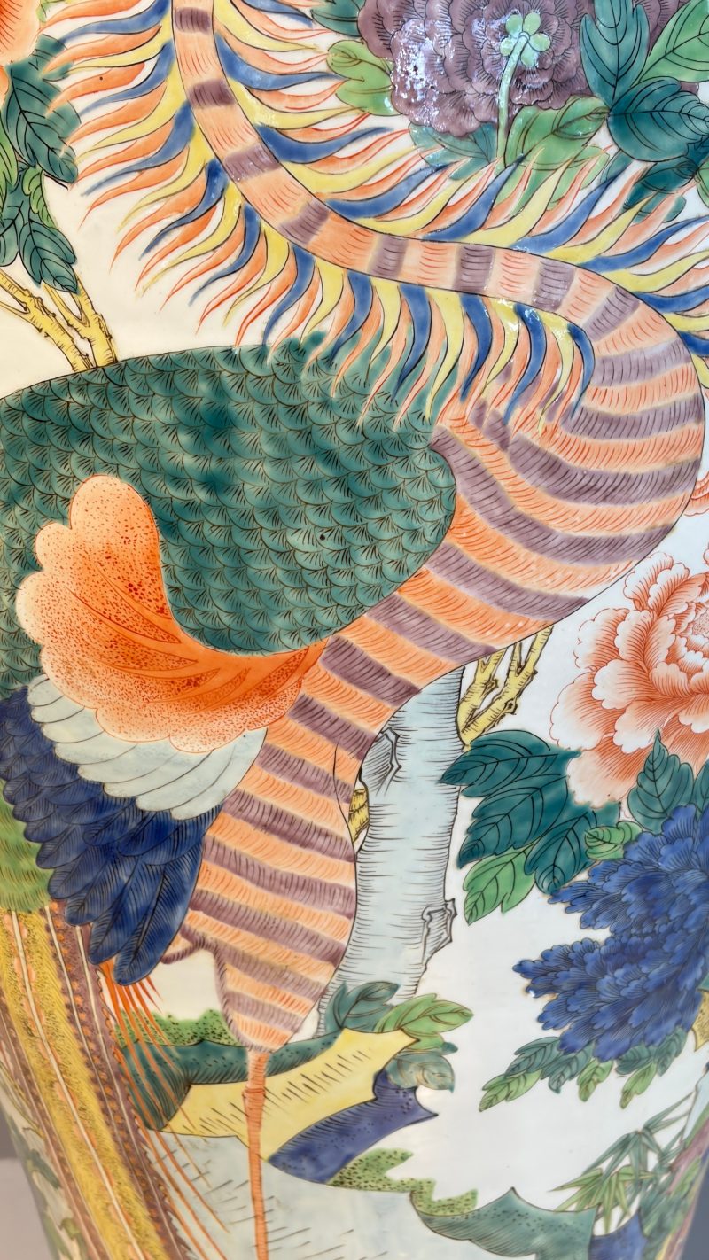 A massive pair of Chinese famille verte 'Phoenixes and Birds' vases - 图40