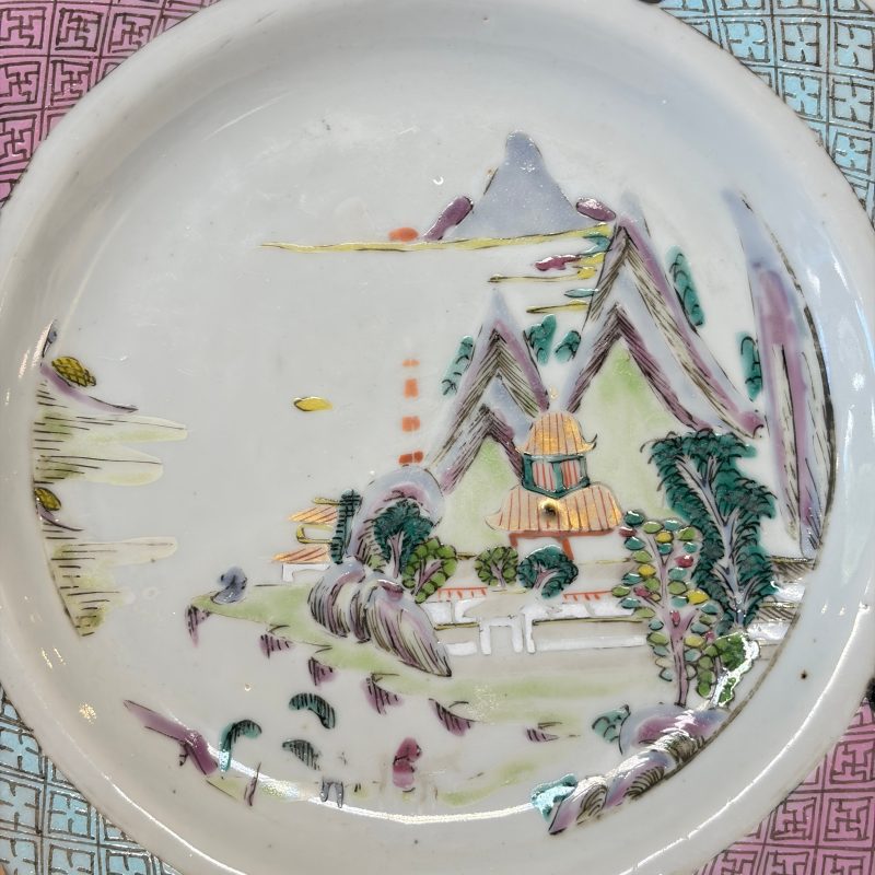 A collection of 13 Chinese famille rose 'Landscape' plates and dishes - 图89