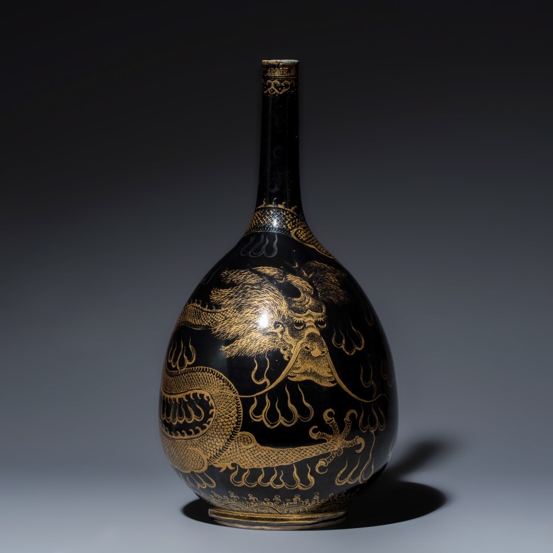 A Chinese gilt-decorated black-ground 'Dragon' vase - 图1